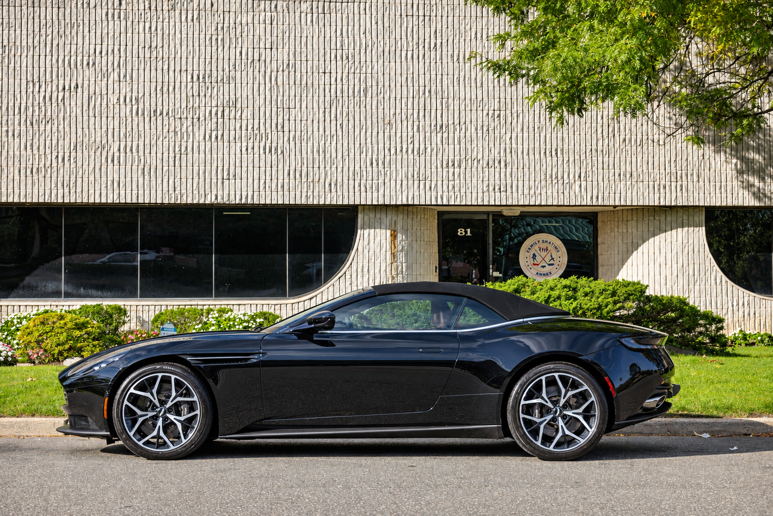 Used 2019 Aston Martin DB11 Volante RWD image 23