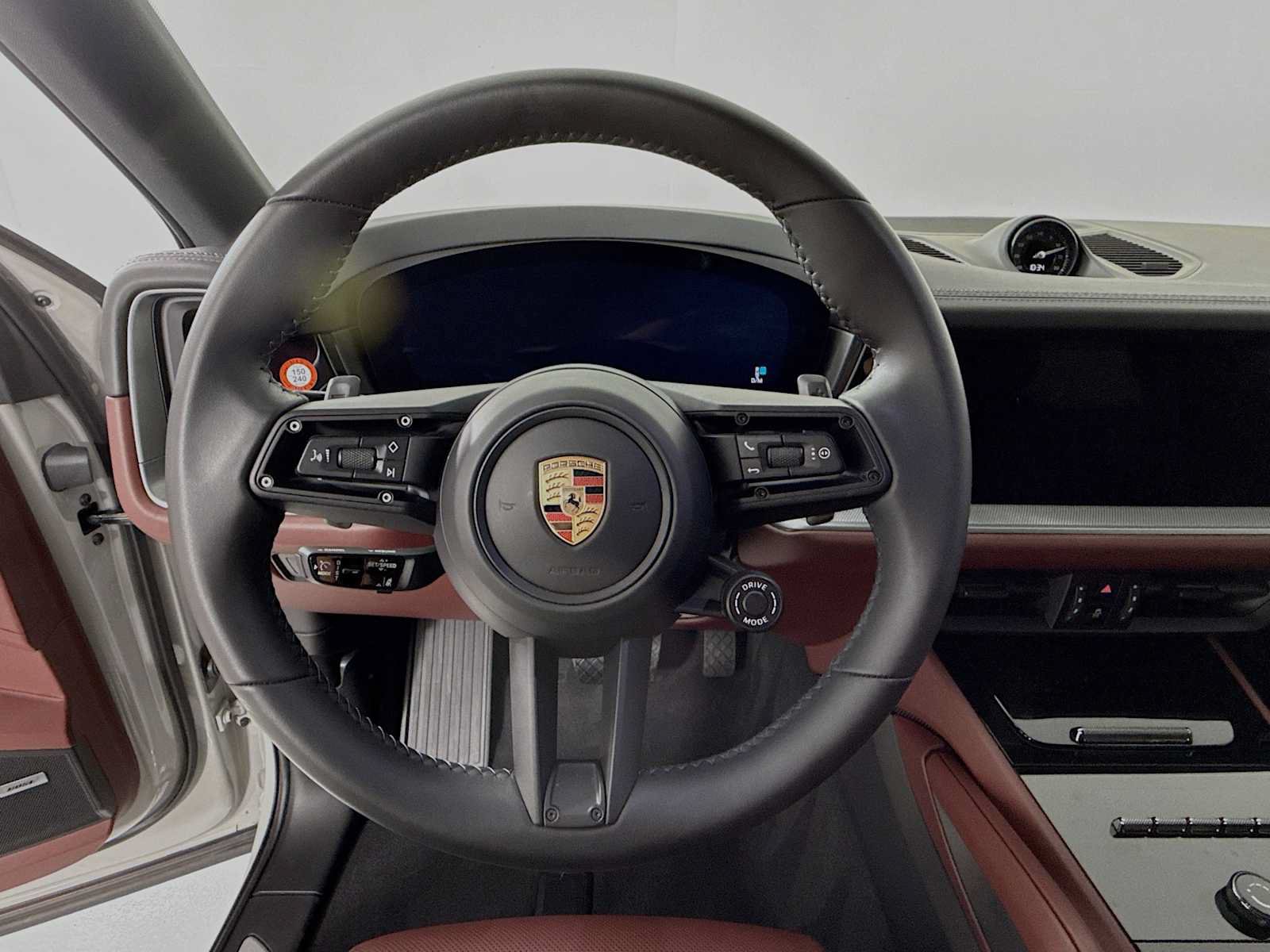 Certified 2025 Porsche Cayenne Coupe AWD/4WD image 15