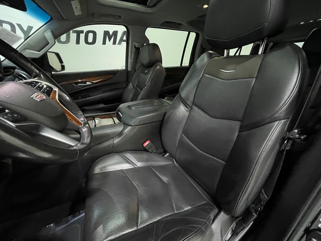 Used 2018 Cadillac Escalade ESV Luxury image 15
