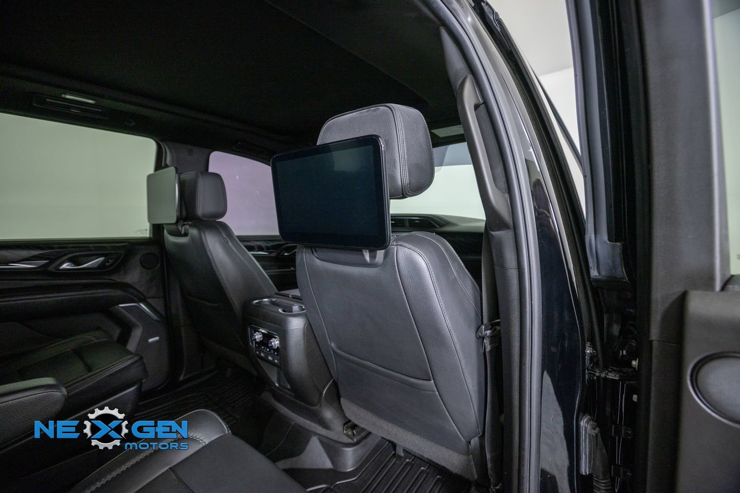 Used 2023 GMC Yukon Denali w/ Advanced Technology Package AWD/4WD image 36