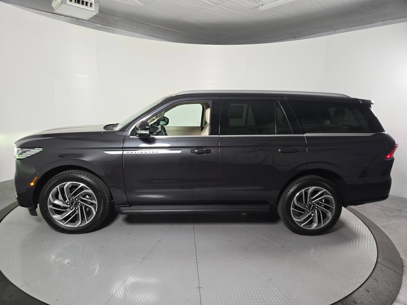 New 2027 Lincoln Navigator Premiere AWD/4WD image 8