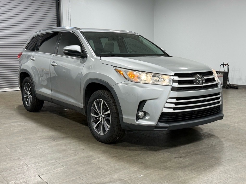 Used 2019 Toyota Highlander XLE image 2