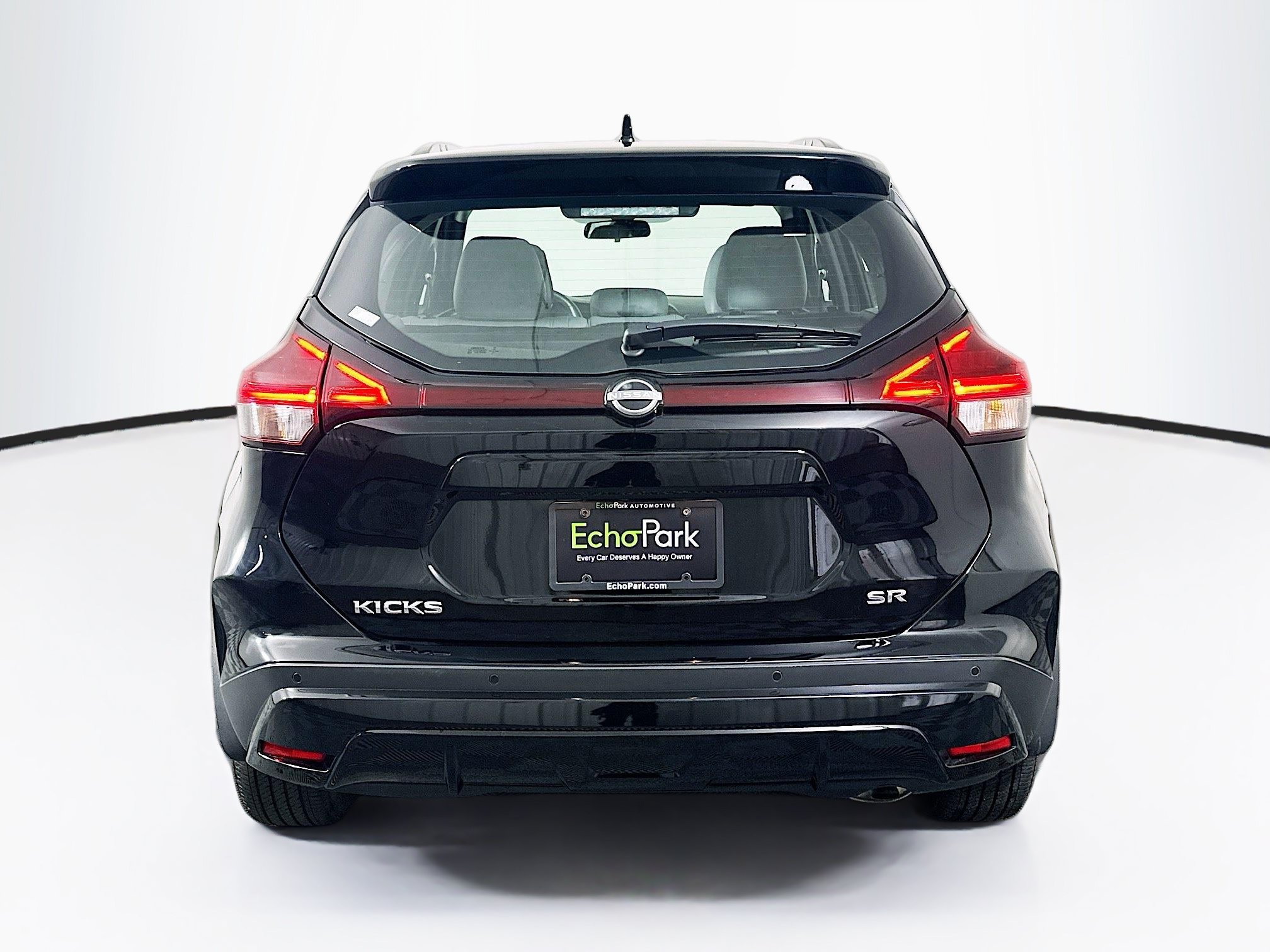 Used 2023 Nissan Kicks SR w/ SR Premium Package FWD image 7