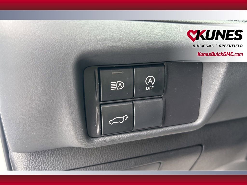 Used 2023 Toyota Highlander LE image 19