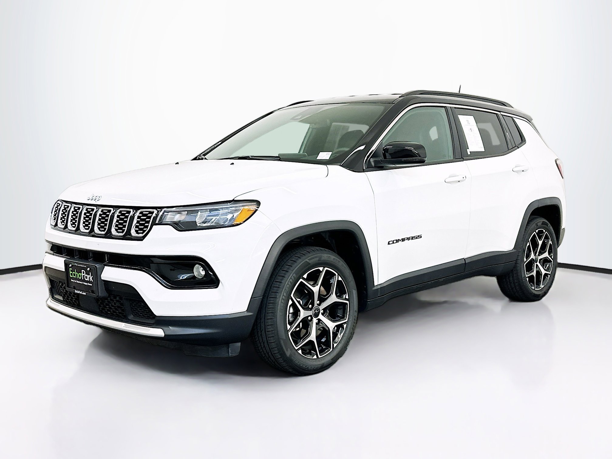 Used 2025 Jeep Compass Limited image 3