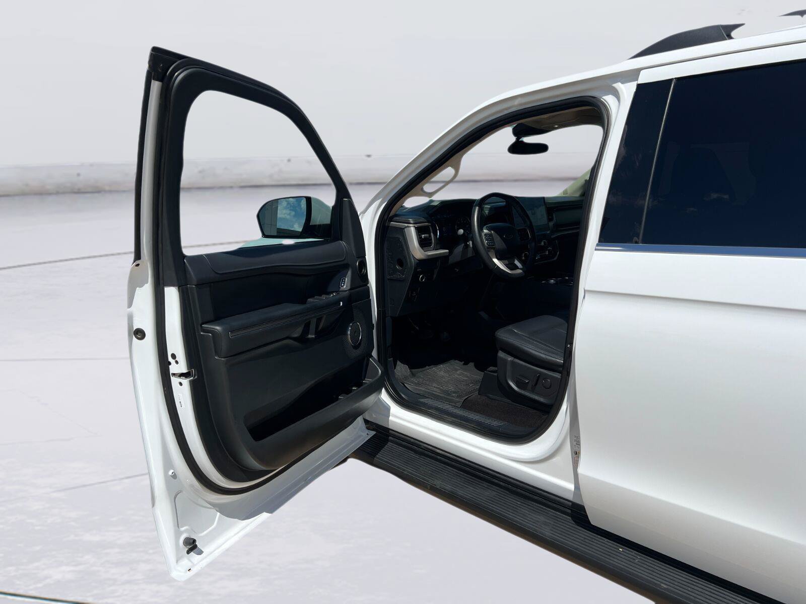 Used 2022 Ford Expedition XLT RWD image 16