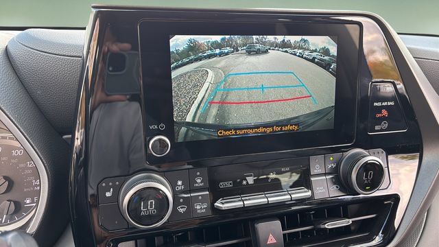 Used 2023 Toyota Highlander XLE FWD image 27
