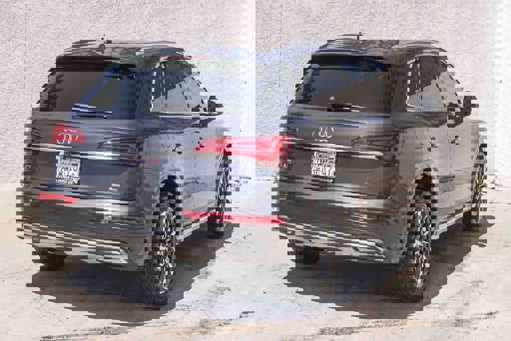 Used 2021 Audi Q5 Premium w/ Convenience Package image 9