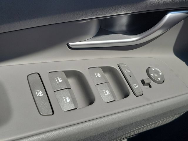 New 2026 Hyundai Elantra Sport FWD image 17
