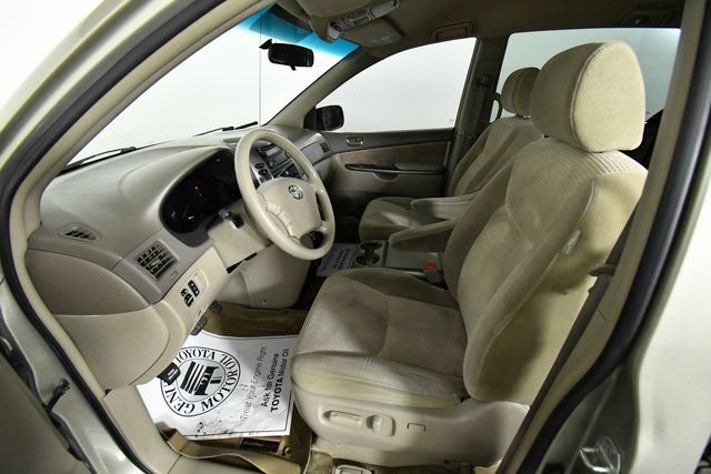 Used 2008 Toyota Sienna FWD image 5