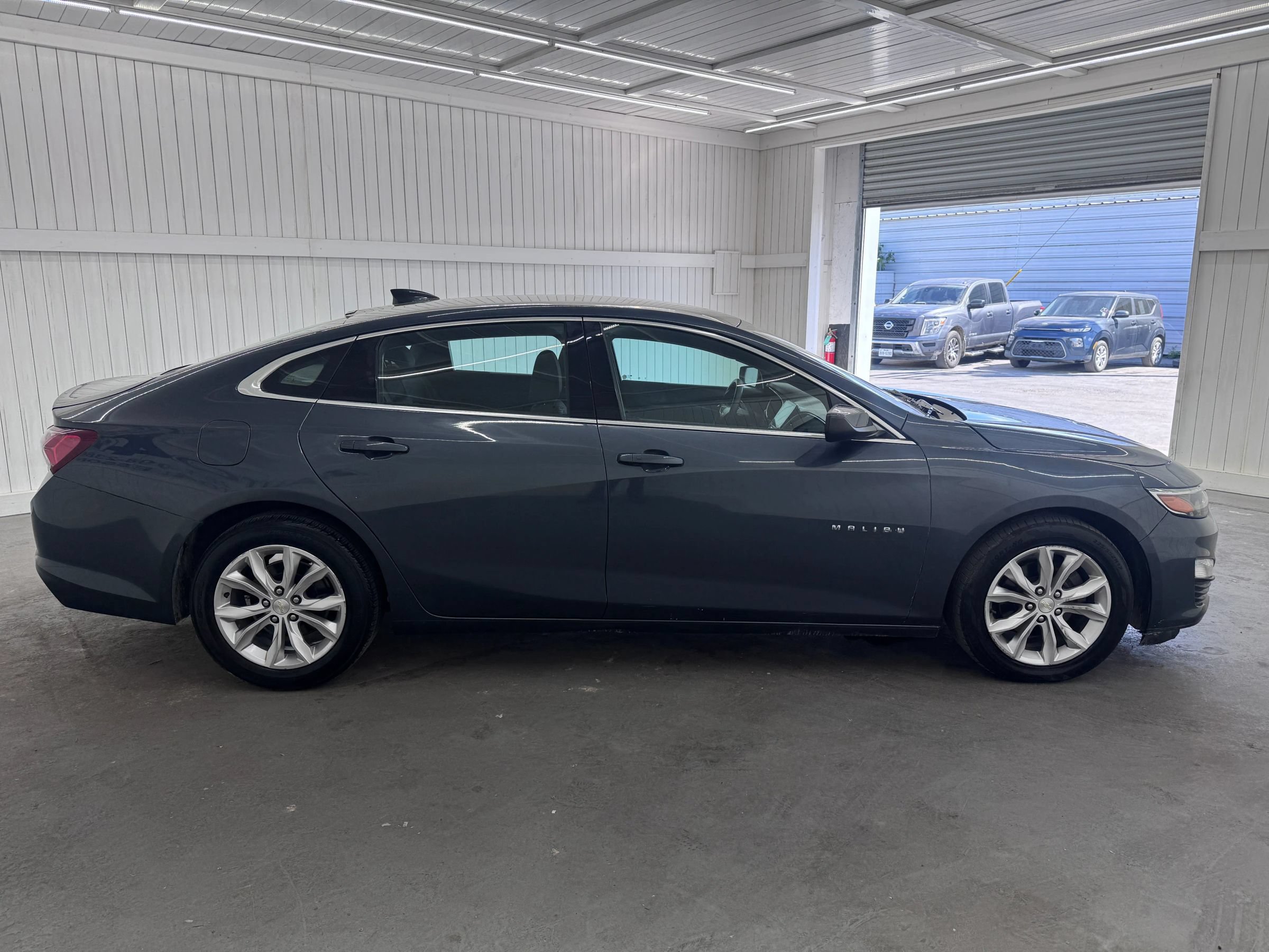 Used 2020 Chevrolet Malibu LT FWD image 4