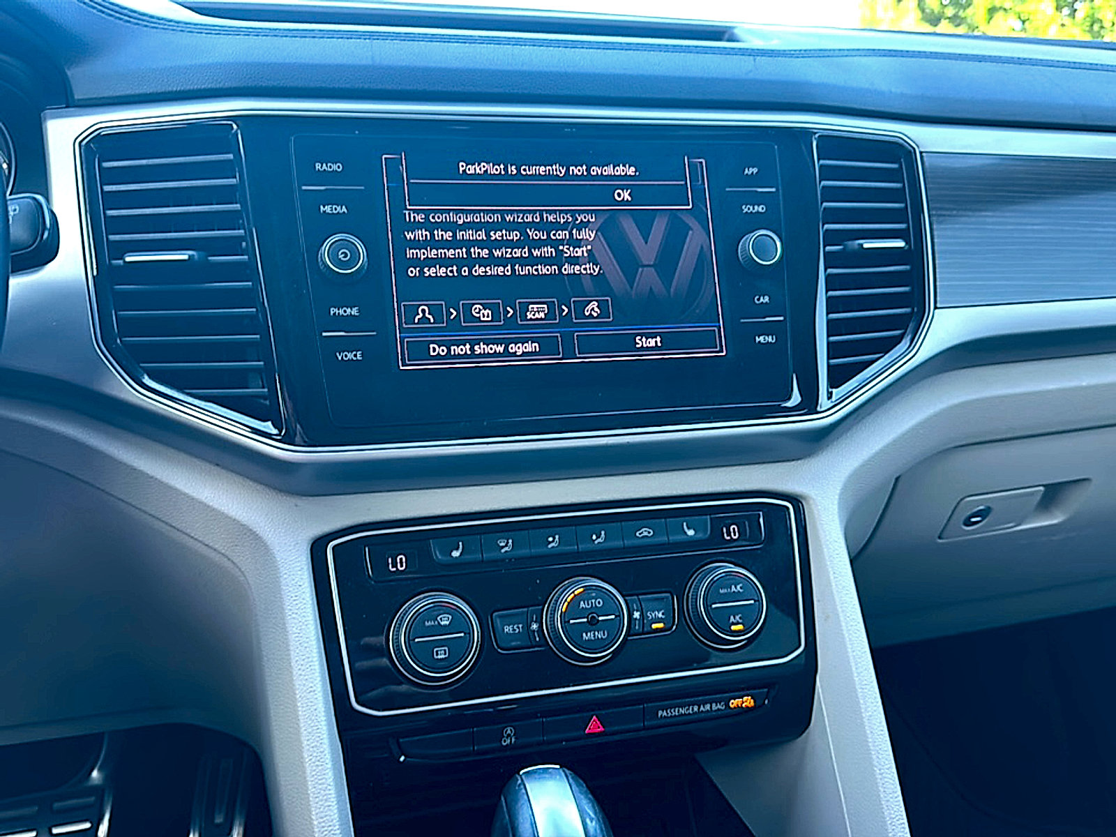 Used 2018 Volkswagen Atlas SEL w/ R-Line Package AWD/4WD image 34