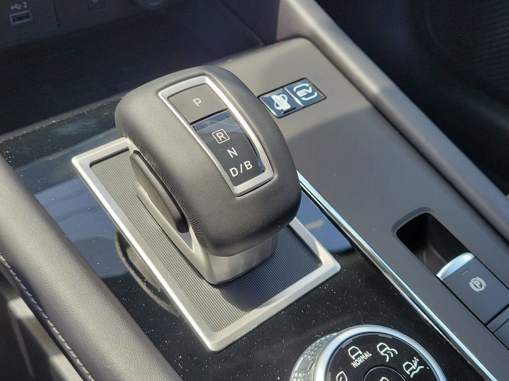 New 2025 Mitsubishi Outlander SE image 21