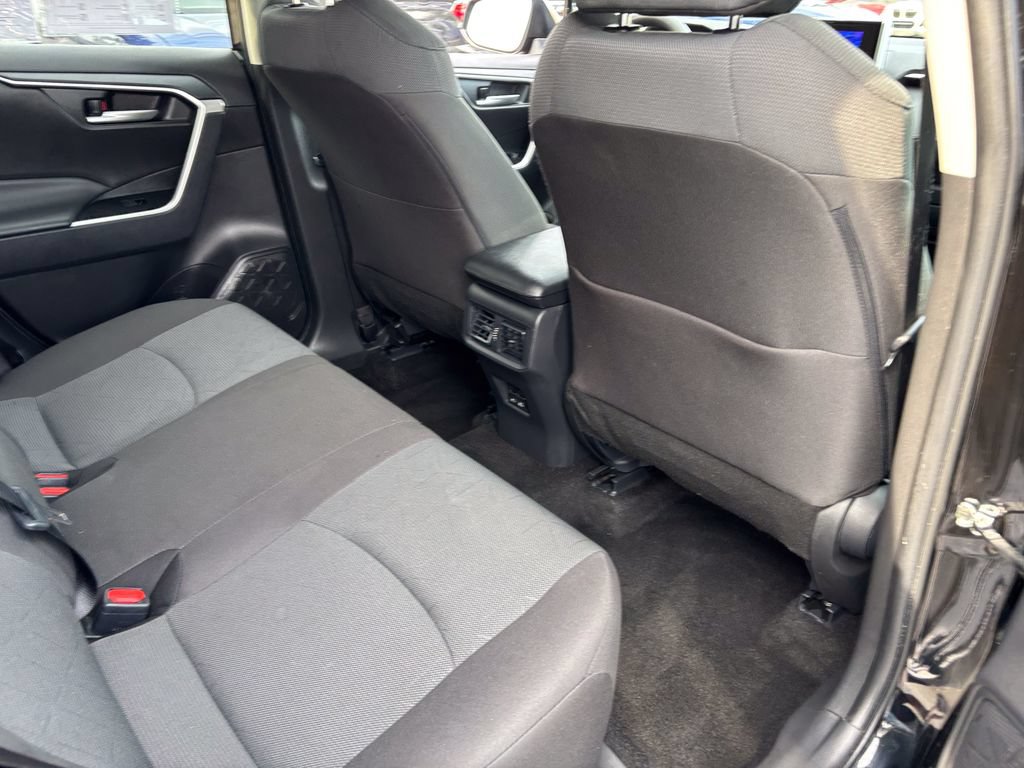 Used 2025 Toyota RAV4 XLE AWD/4WD image 41