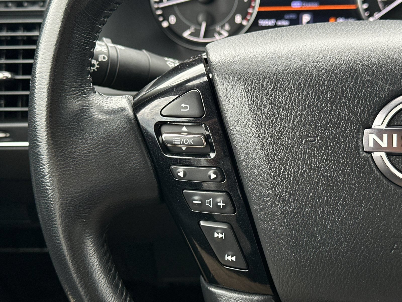 Used 2024 Nissan Armada SV AWD/4WD image 33