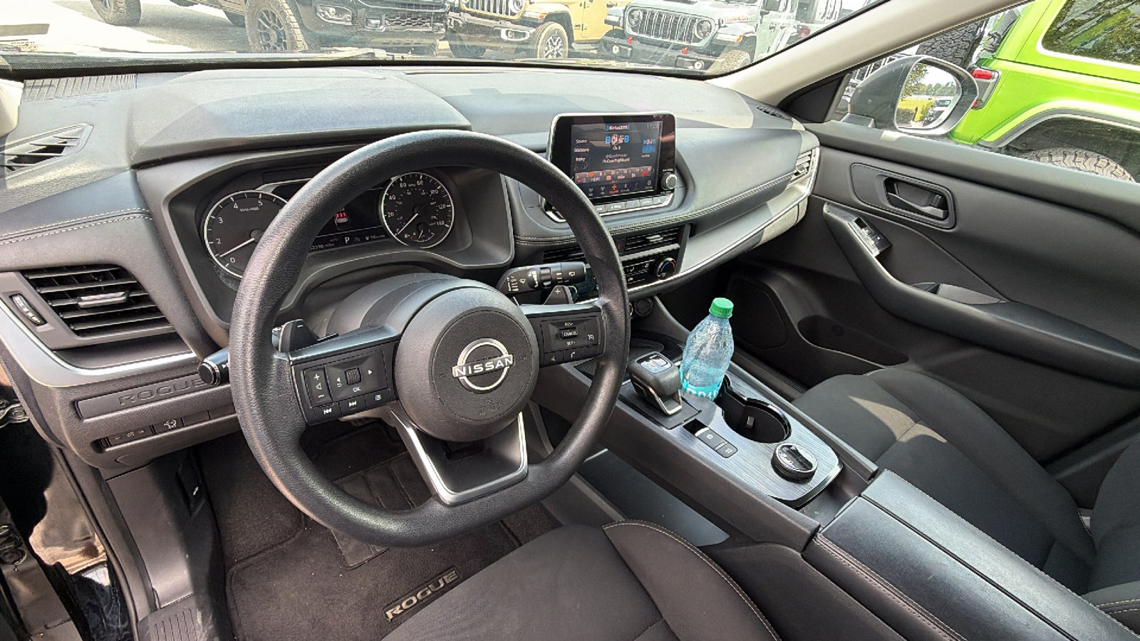 Used 2024 Nissan Rogue S AWD/4WD image 18