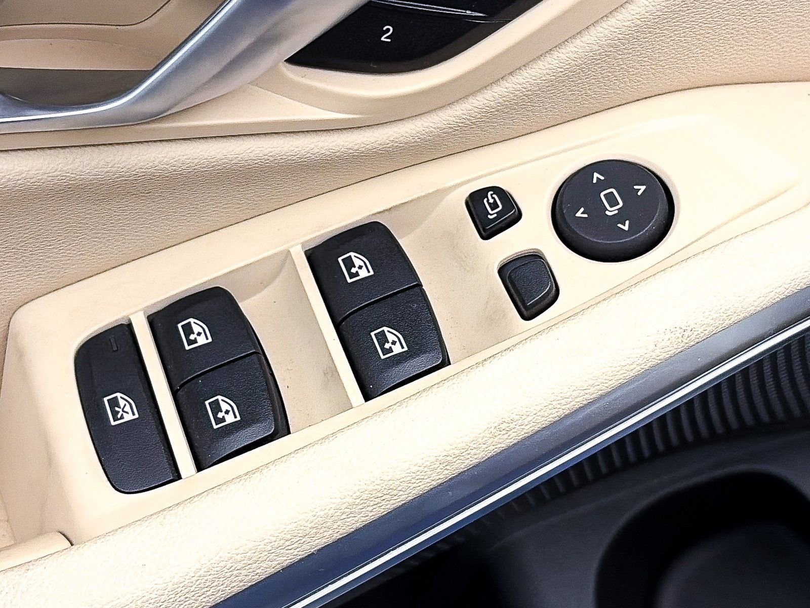 Used 2025 BMW 330i Sedan w/ M Sport Package image 18