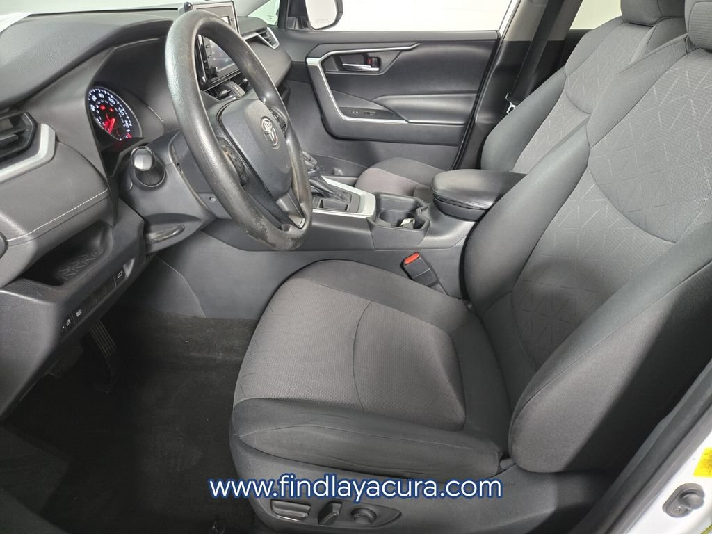 Used 2019 Toyota RAV4 XLE w/ Convenience Package FWD image 13