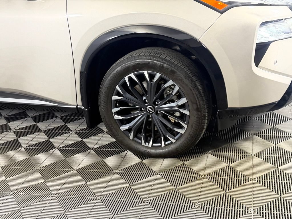 Used 2025 Nissan Rogue Platinum w/ Tech Package FWD image 8