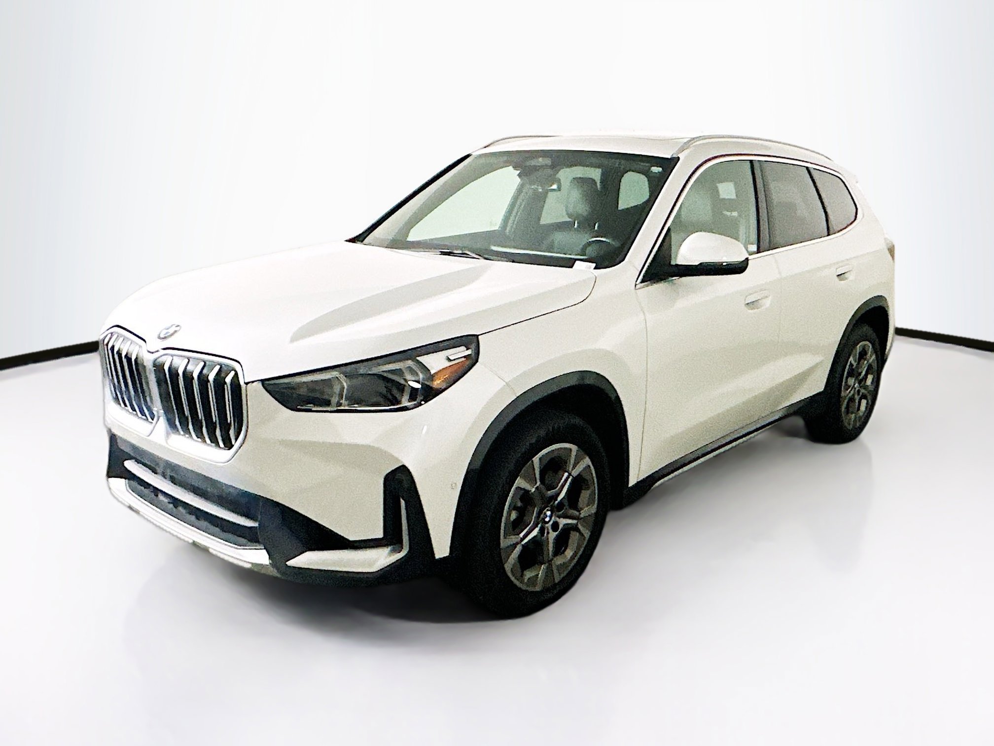 Used 2025 BMW X1 xDrive28i image 3