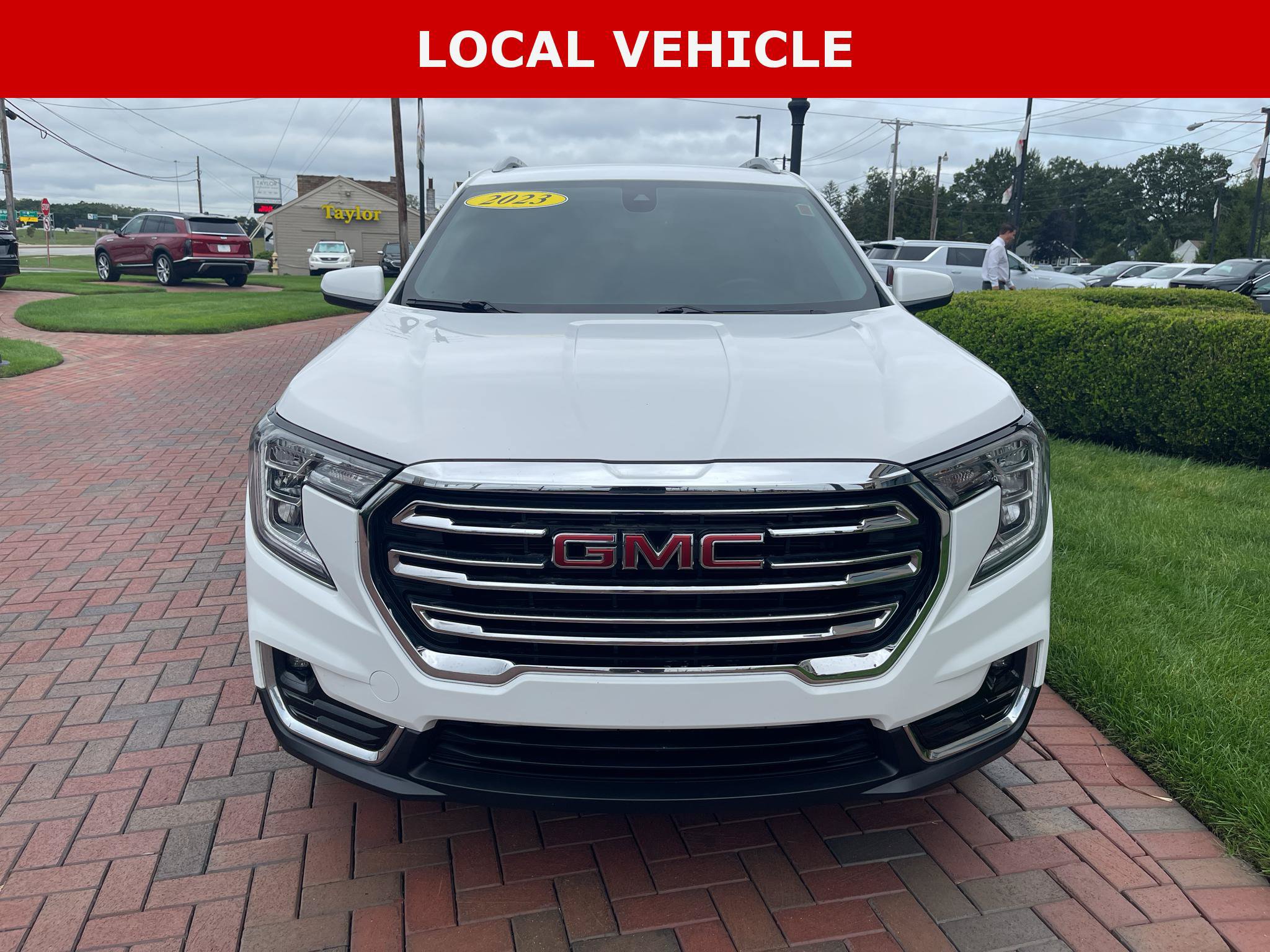 Used 2023 GMC Terrain SLT AWD/4WD image 3