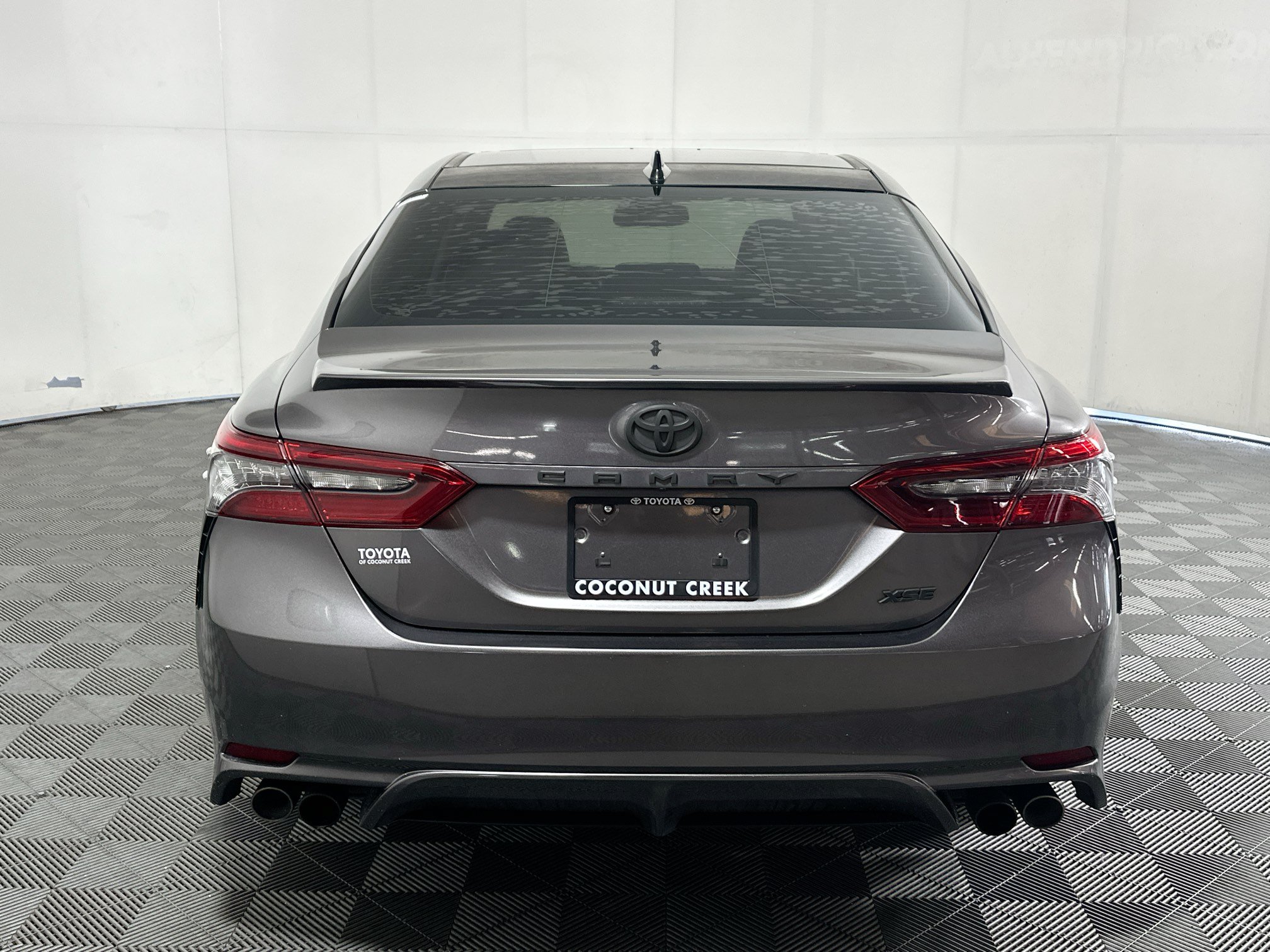 Used 2022 Toyota Camry XSE FWD image 4