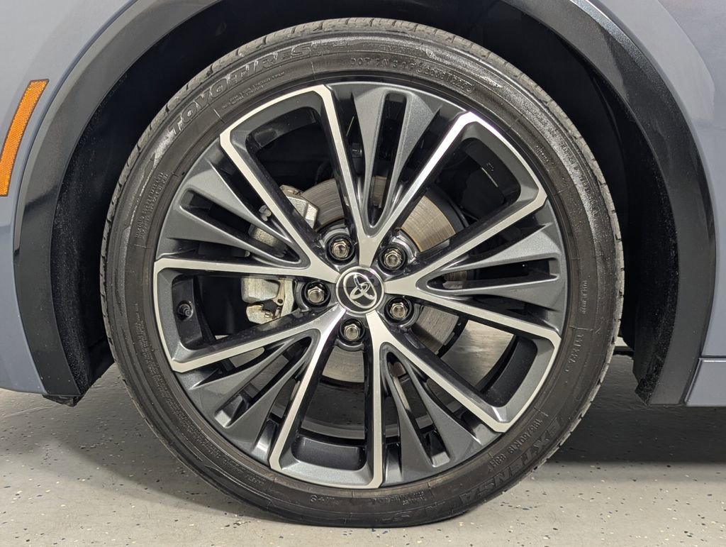 Used 2025 Toyota Prius XLE FWD image 11