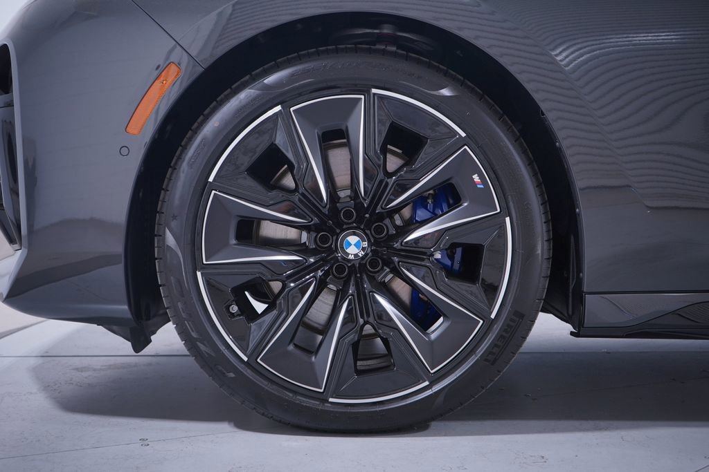 New 2026 BMW 740i w/ Executive Package image 2