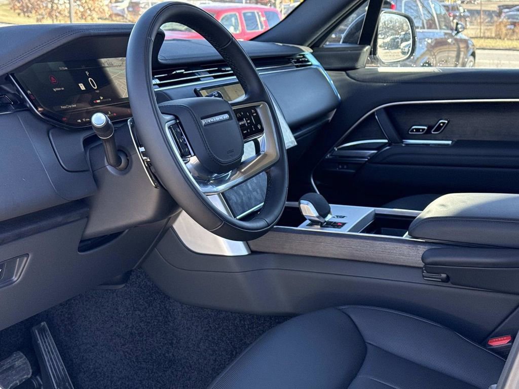 New 2025 Land Rover Range Rover SE image 30