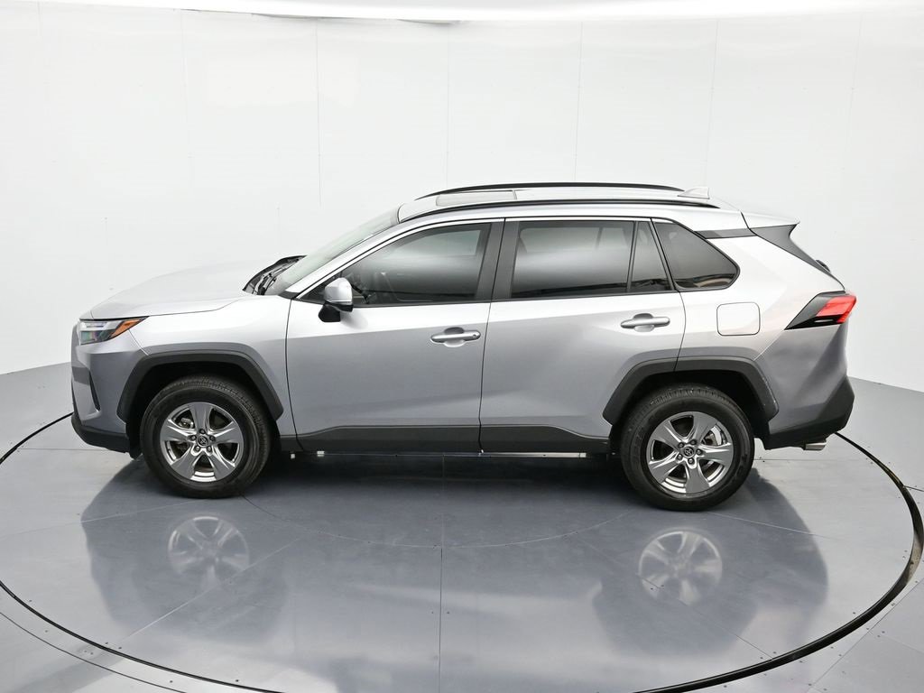Used 2025 Toyota RAV4 XLE image 33
