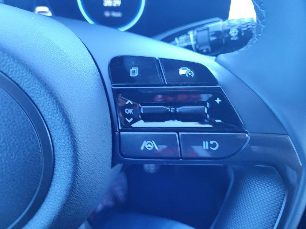 Certified 2025 Hyundai Elantra SEL image 18