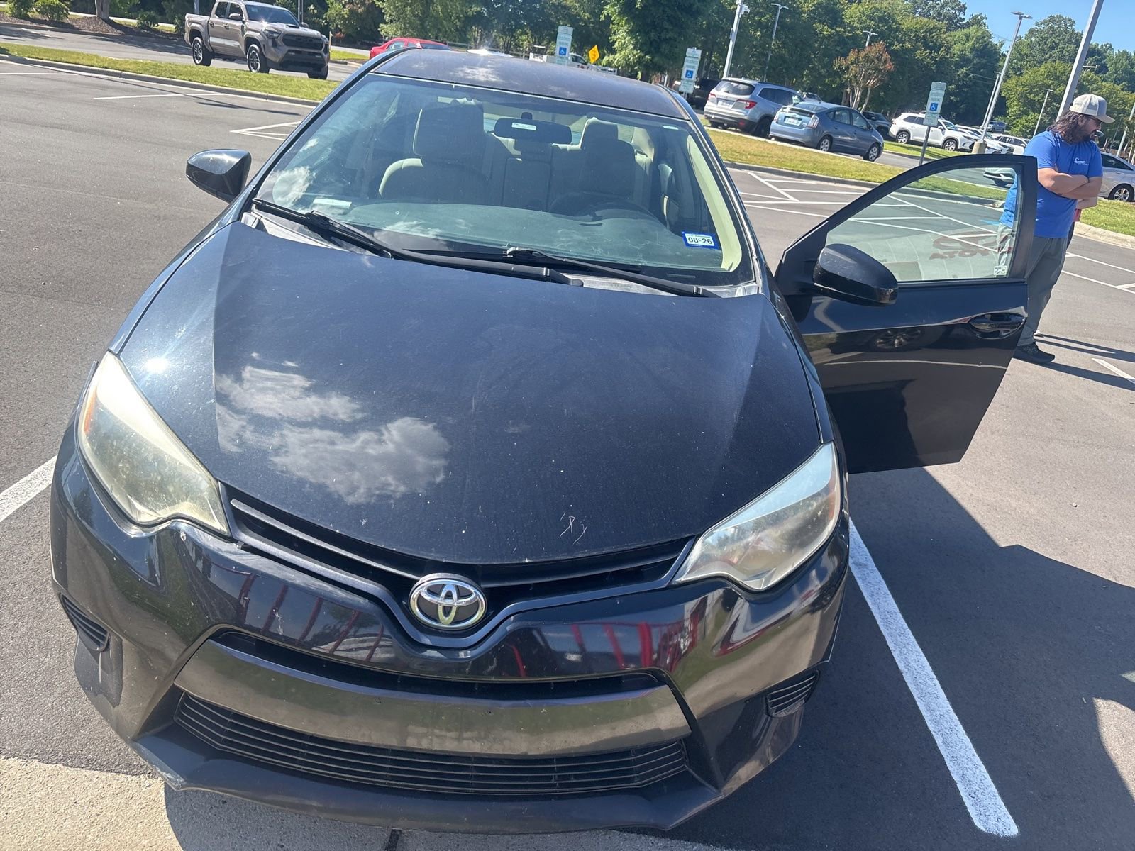 Used 2015 Toyota Corolla LE FWD image 1