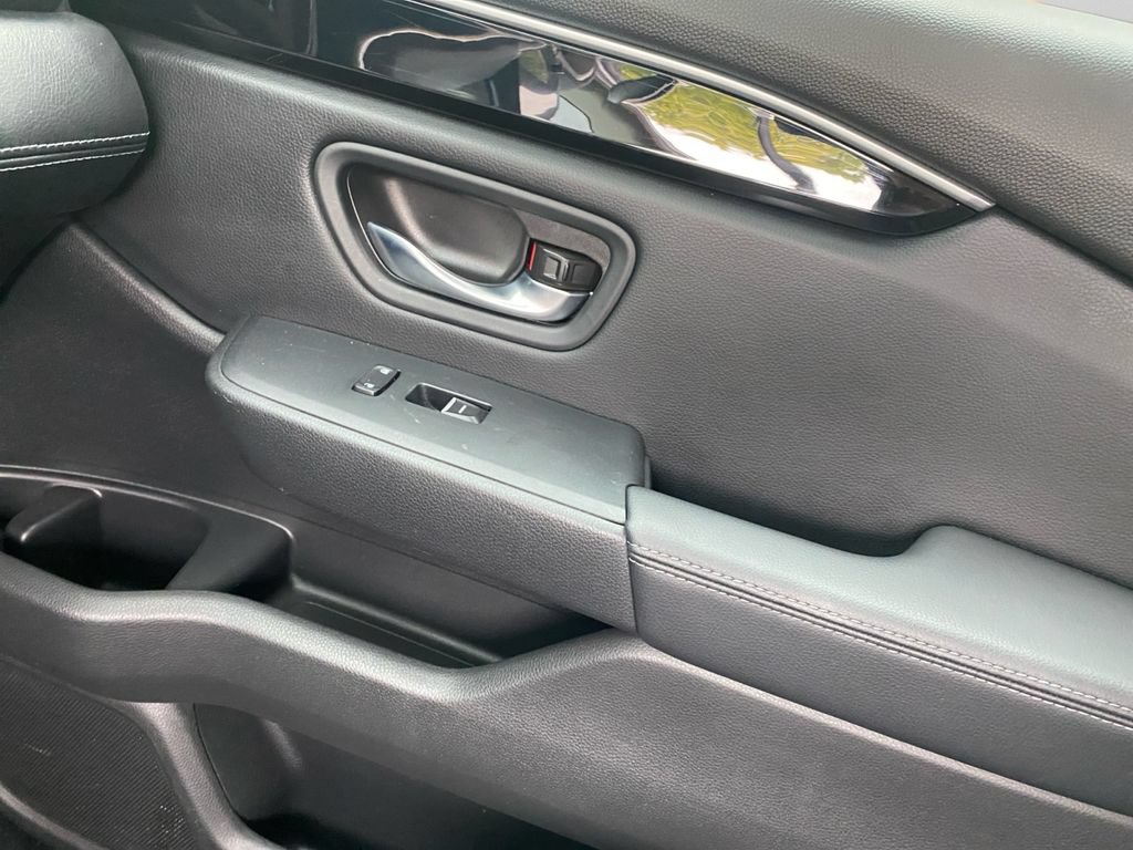 Used 2025 Honda Pilot Touring image 24