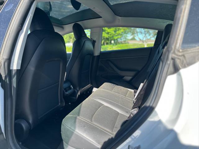Used 2019 Tesla Model 3 Standard Range image 14