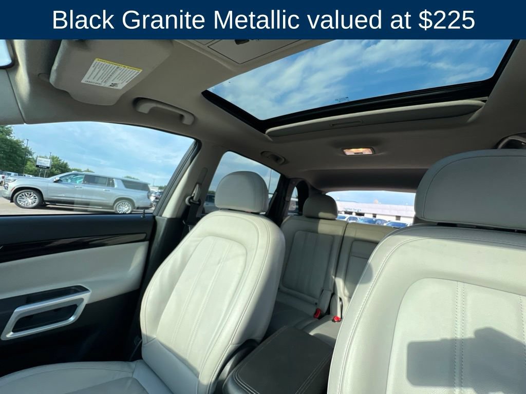 Used 2014 Chevrolet Captiva Sport LTZ FWD image 3