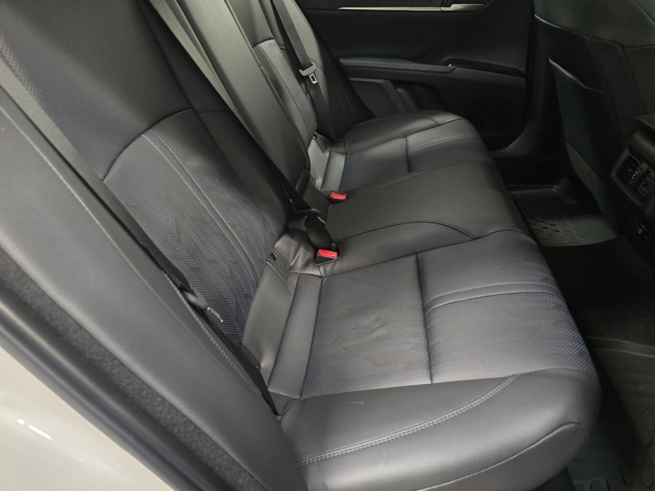 New 2026 Toyota Camry Hybrid FWD image 22
