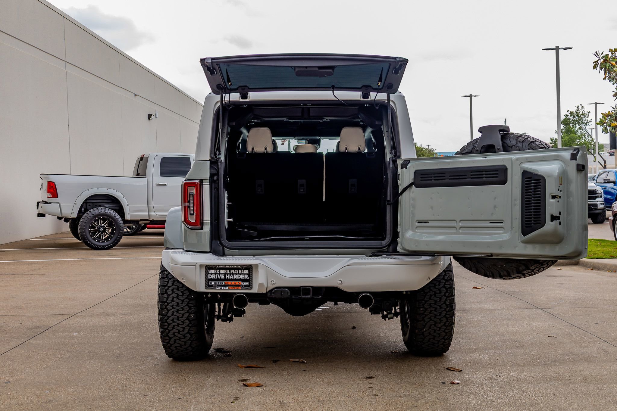 Used 2023 Ford Bronco Heritage Edition AWD/4WD image 9