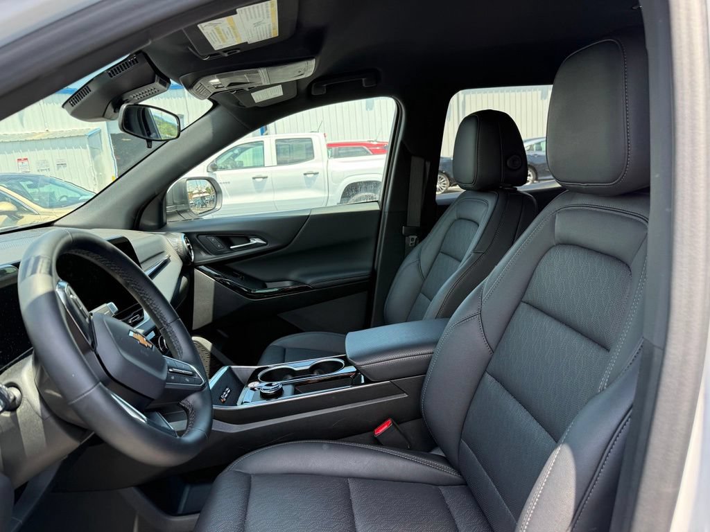Used 2026 Chevrolet Equinox LT w/ Convenience Package II AWD/4WD image 3