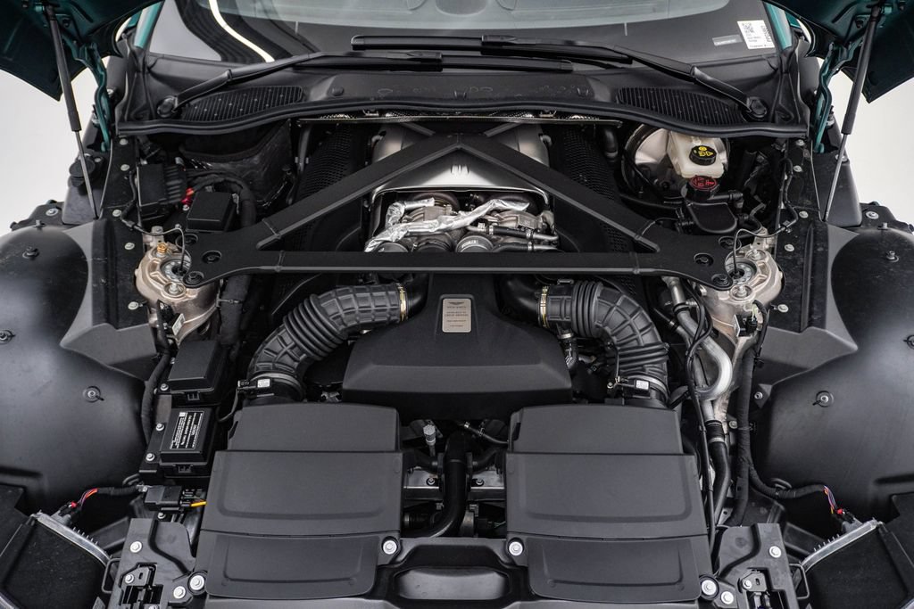 Used 2023 Aston Martin V8 Vantage Coupe RWD image 37