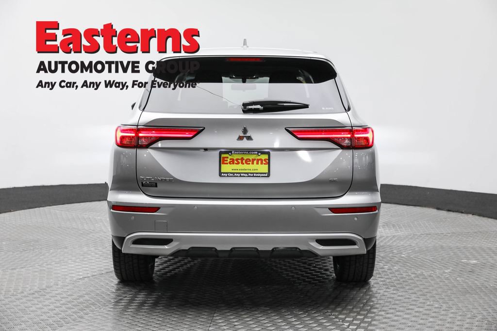 Used 2024 Mitsubishi Outlander SE image 6