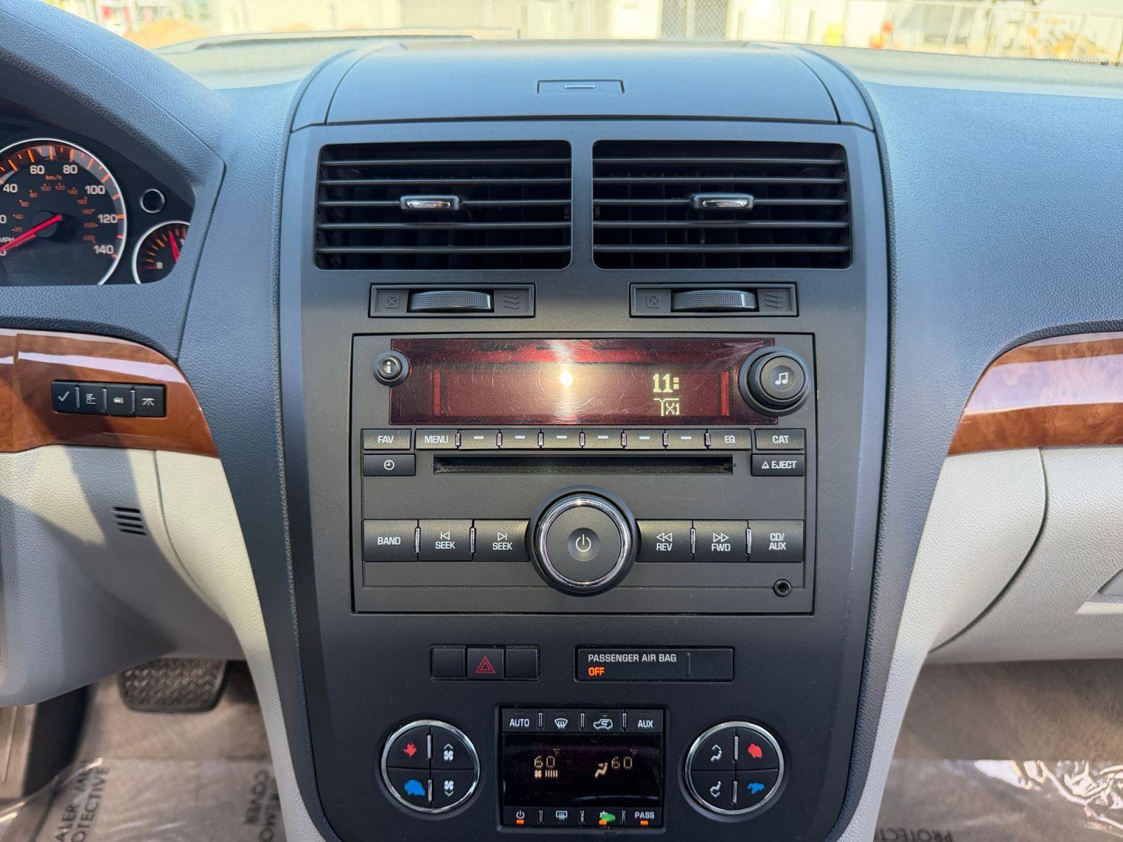 Used 2008 Saturn Outlook XR w/ Premium Trim Package image 6
