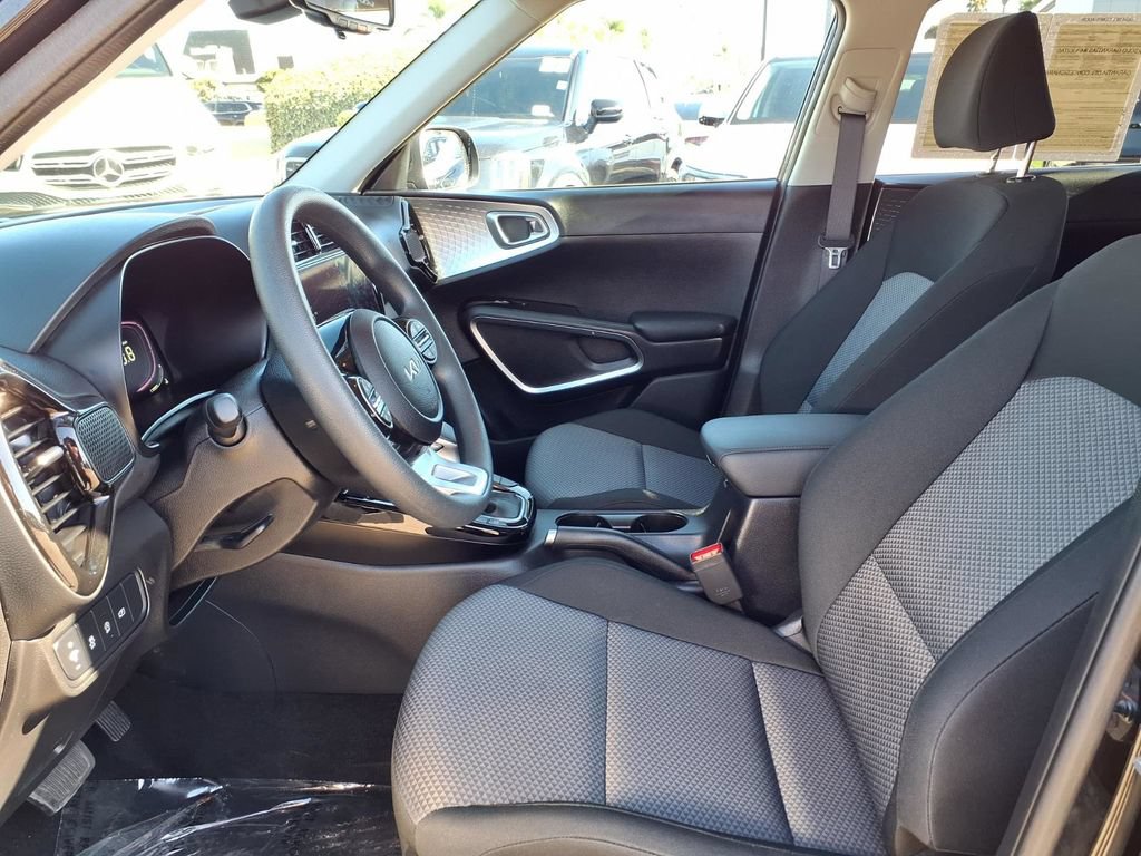 Certified 2025 Kia Soul S FWD image 7