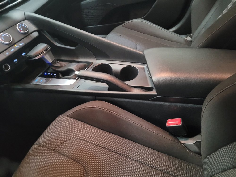 Used 2022 Hyundai Elantra SE image 26