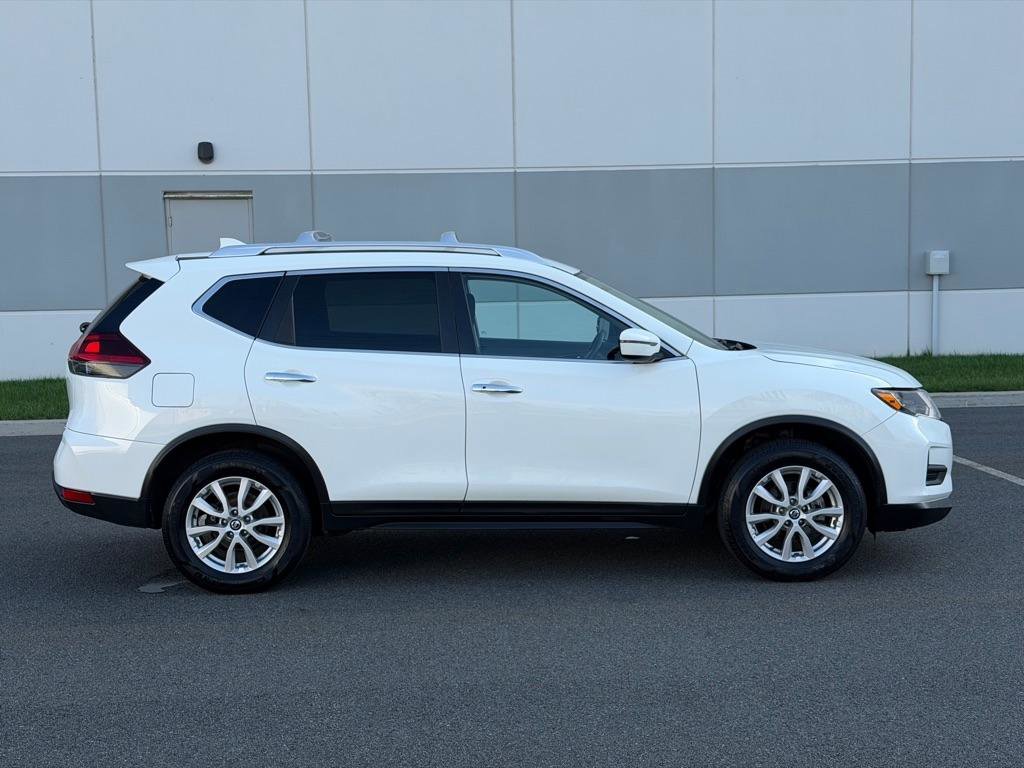 Used 2018 Nissan Rogue SV image 4