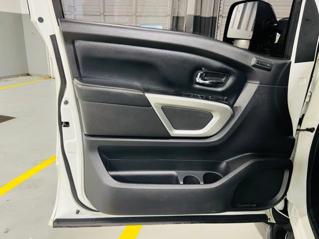 Used 2018 Nissan Titan PRO-4X w/ Pro-4x Convenience Package AWD/4WD image 27