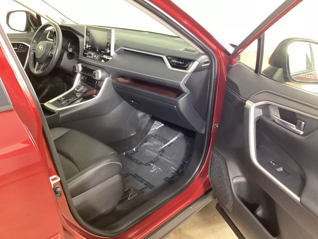 Used 2020 Toyota RAV4 Limited AWD/4WD image 21