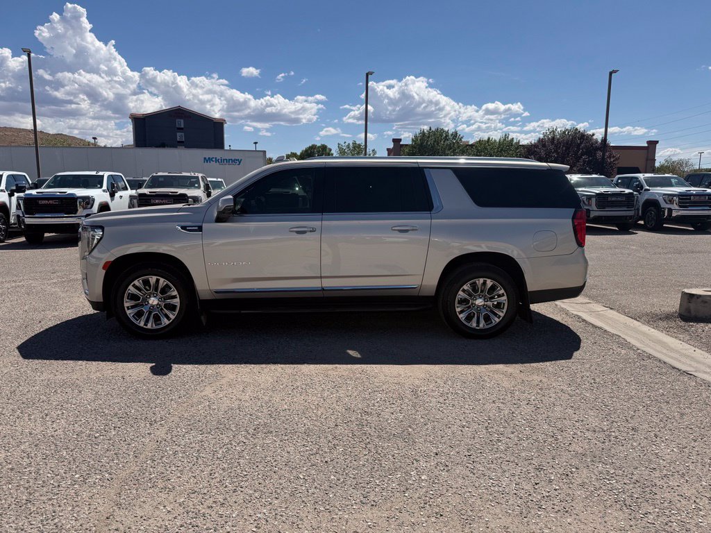 Used 2023 GMC Yukon XL SLT w/ SLT Luxury Package AWD/4WD image 8
