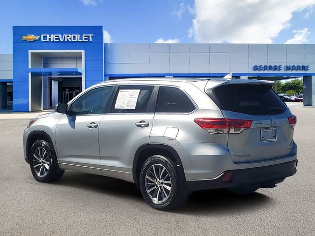 Used 2018 Toyota Highlander XLE image 3