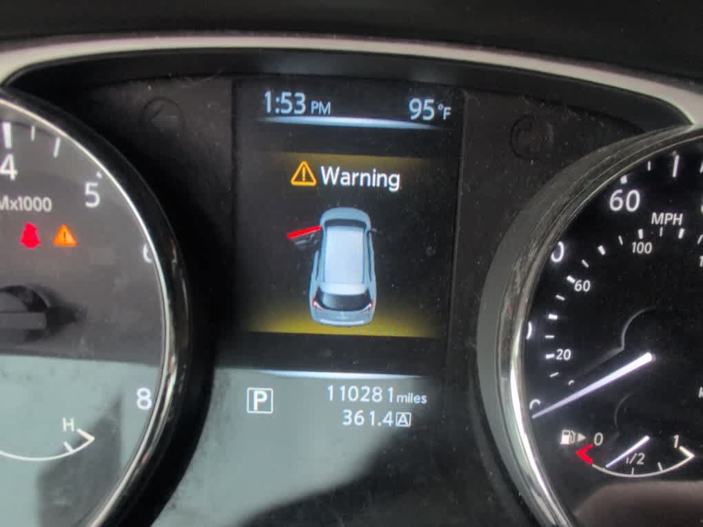 Used 2016 Nissan Rogue SV FWD image 9