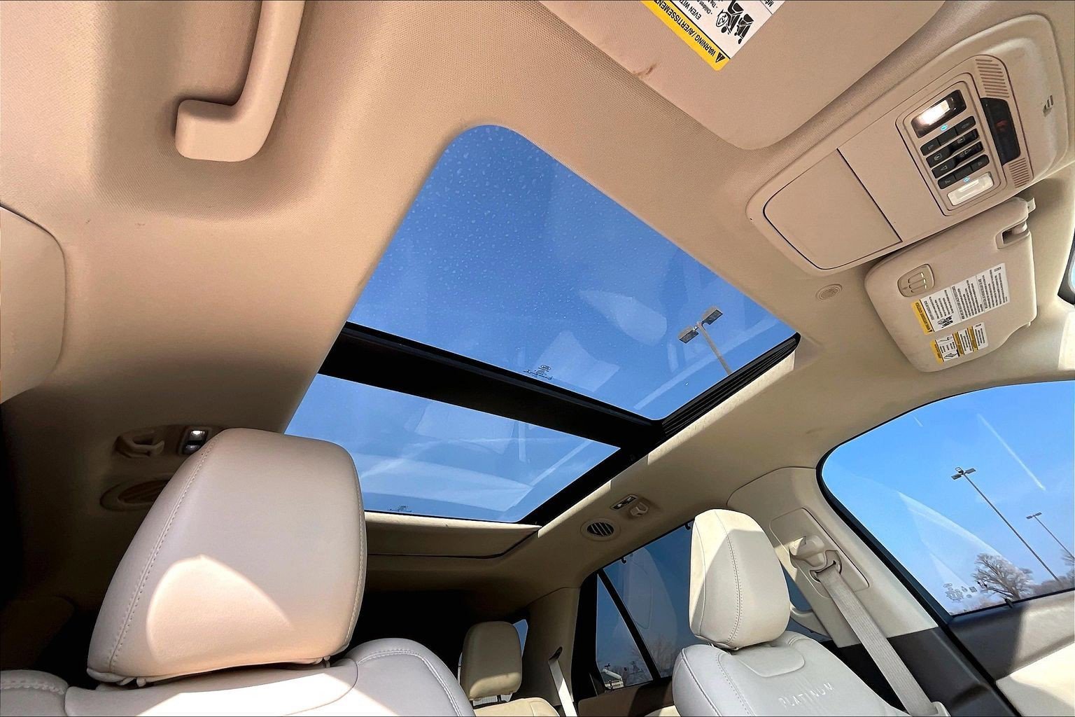 Used 2020 Ford Explorer Platinum w/ Premium Technology Package image 12